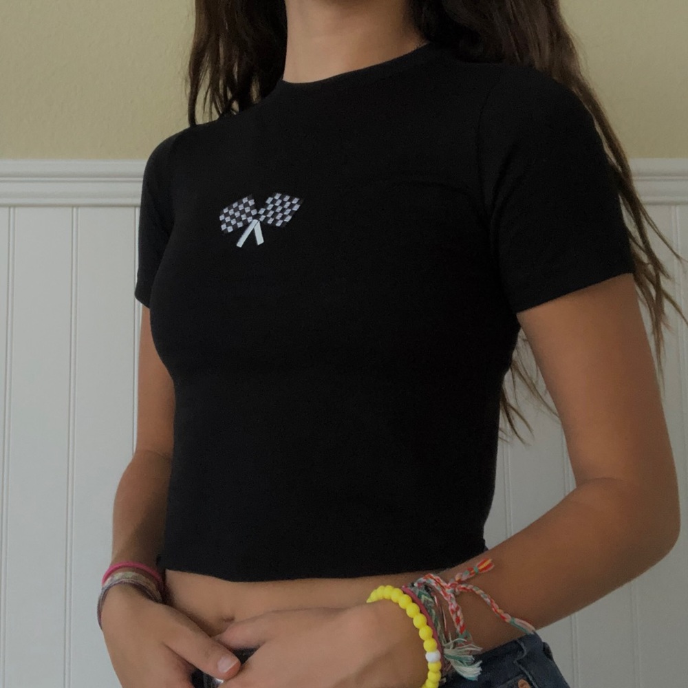 black cropped racer flag t!